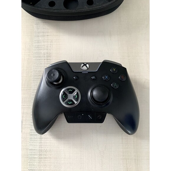 Razer Wolverine Ultimate Xbox One Controller Black With Case without Cord - Picture 5 of 10